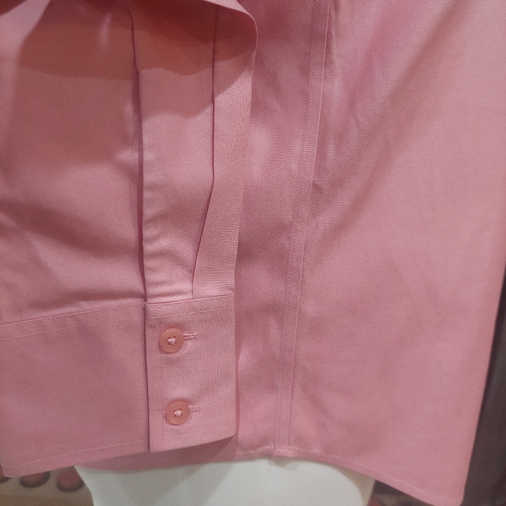 Harolds Women’s Sz M Pink V-Neck Button Front Collared City Shirt Classic Style - Picture 5 of 11